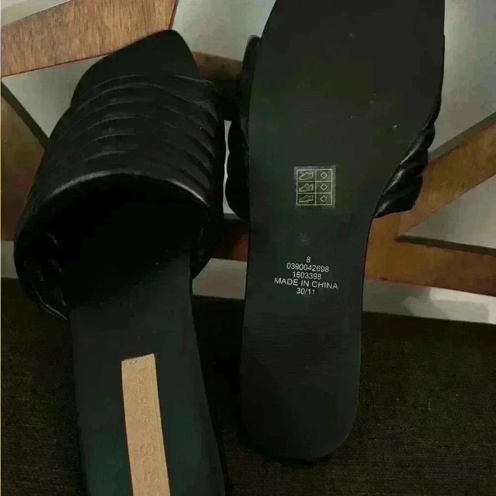 Osos sandals only use one used like a new - Picture 3 of 5